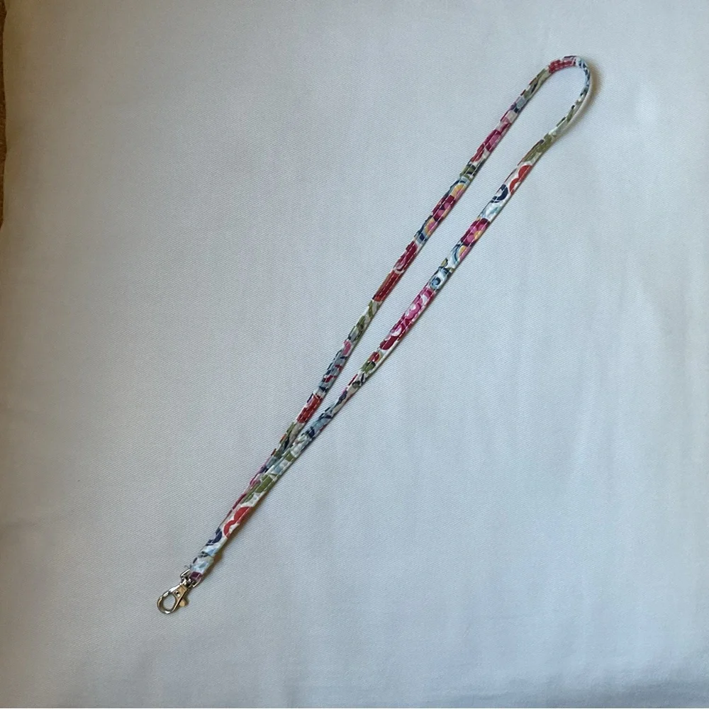 Vera Bradley Lanyard in Retired Pattern Hope Garden - Picture 1 of 3